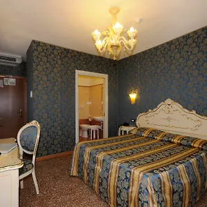 Il Mercante Di 3*, Wenecja Włochy